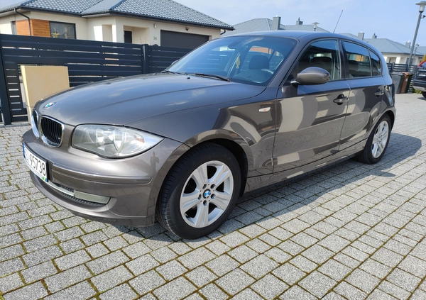 BMW Seria 1 cena 16800 przebieg: 248000, rok produkcji 2009 z Sieradz małe 172